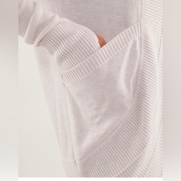 π Lululemon LIKE NEW Transformation Wrap - Heathered Dune/White - Sz 6 - Picture 5 of 13